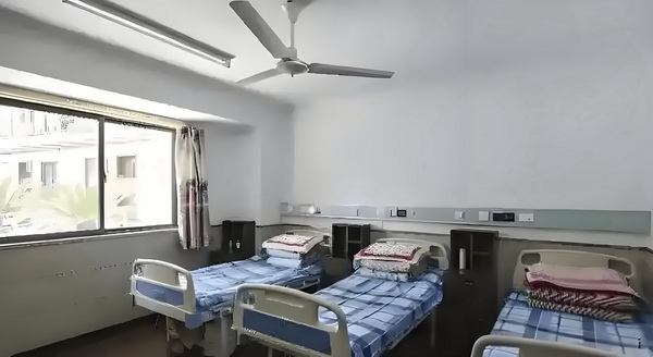 留学生入户深圳费用_汪小菲带儿女到内蒙古，玥儿骑马他牵马 汪小菲带儿线准一回到